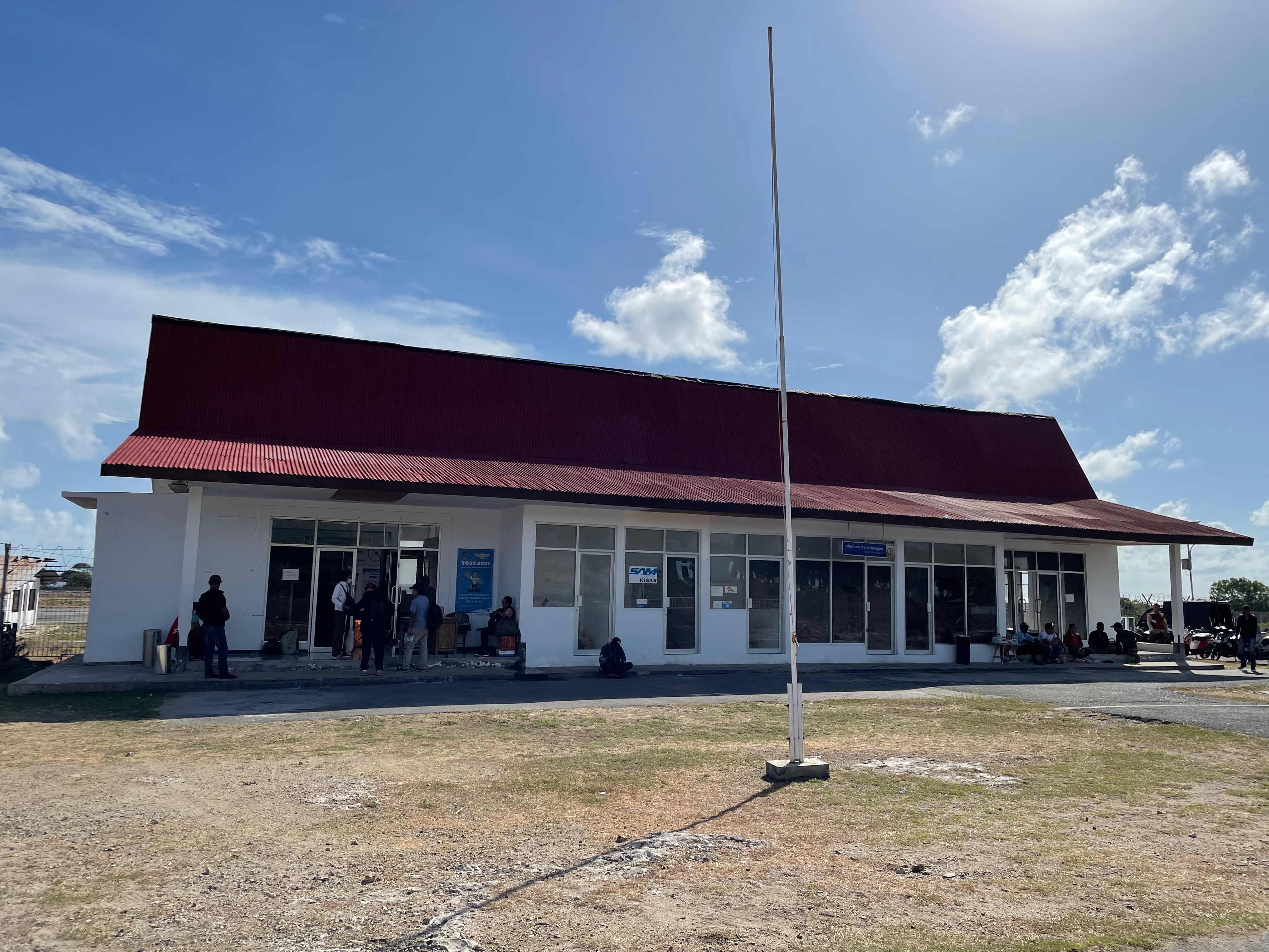  **Gambar 4.** Halaman depan Terminal Bandar Udara John Becker, Pulau Kisar.