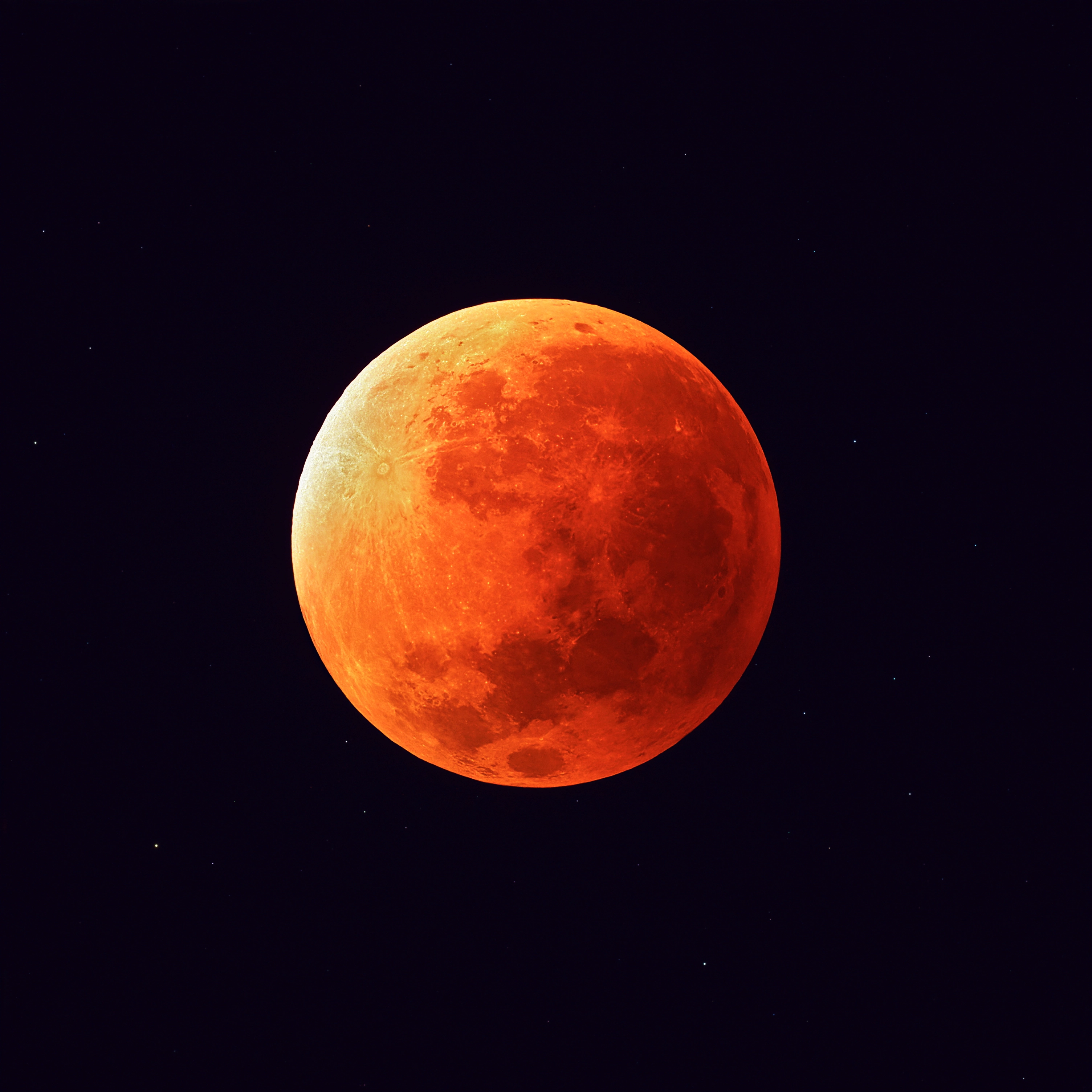 **Gambar 1.** Tangkapan momen totalitas Gerhana Bulan Total  yang berhasil diabadikan Observatorium Bosscha.