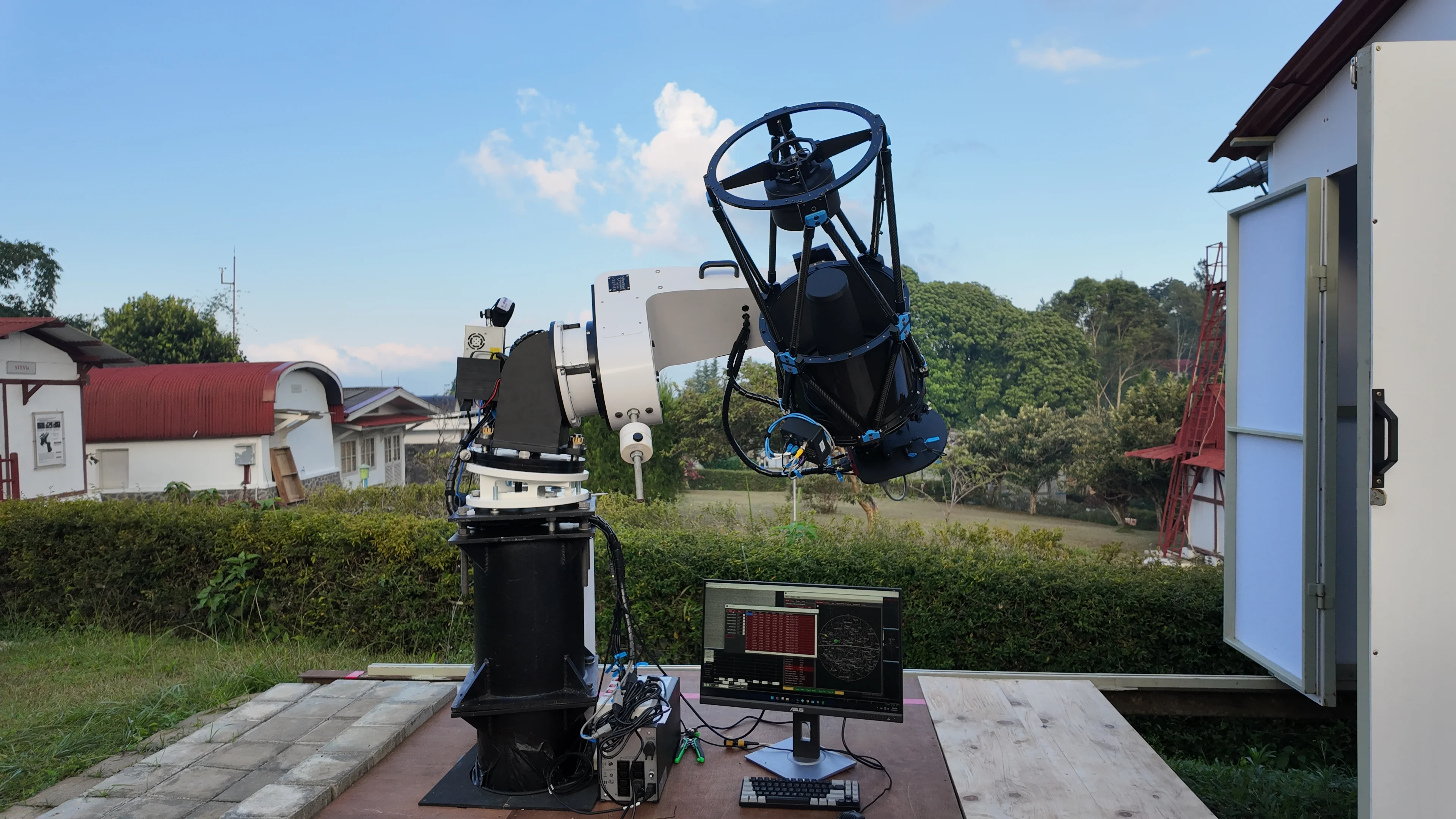 **Gambar 1**. Sistem Teleskop LKBF-ITB.