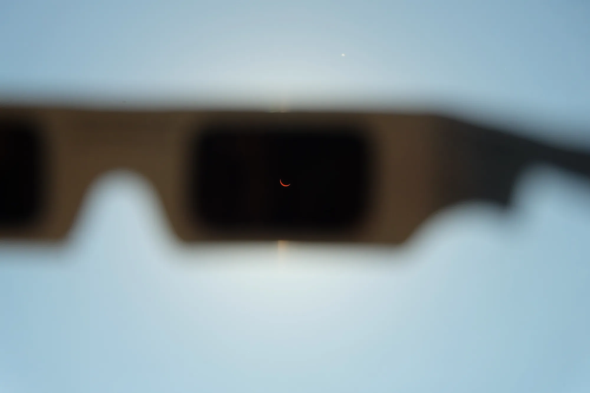 Gambar 7. Hasil pengamatan gerhana matahari melalui kotak lubang jarum dan kamera.