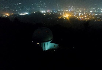 Gambar 3. Pencahayaan dari kawasan penduduk dilihat dari Observatorium Bosscha. Sumber: Ferry Latief, 2018.